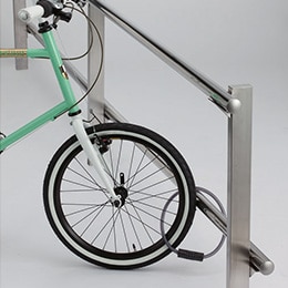 ミニサイクルなど小さいホイールサイズの自転車は、下段のポールを使用します。