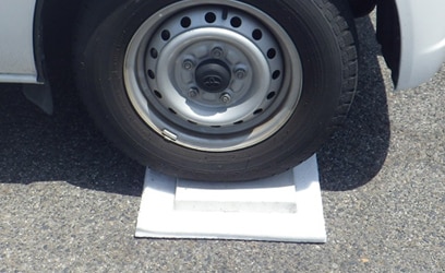 【参考】タイヤ痕汚れ強制付着試験の様子