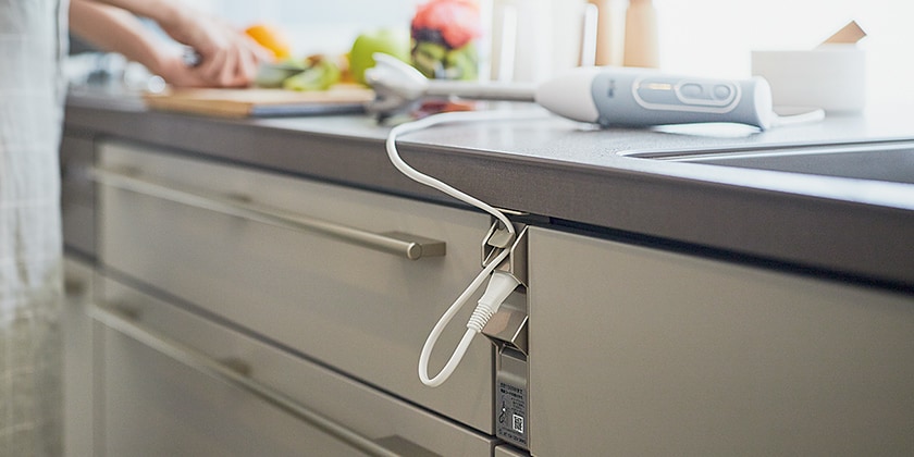 キッチンコンセント 調理家電がサッと使える。キッチンのためのコンセントです。