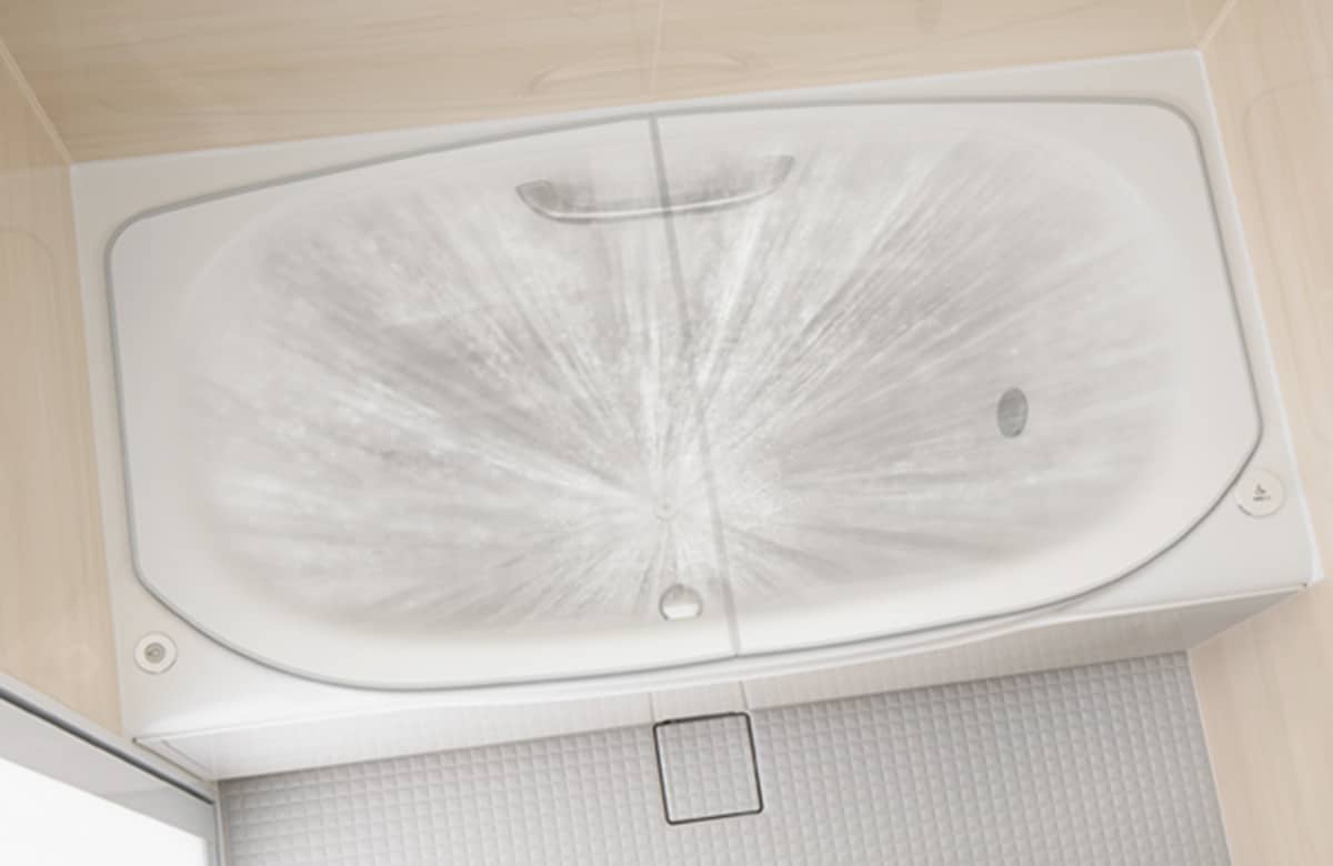 写真：自動洗浄中の浴槽