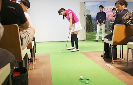 堀 琴音選手ゴルフゲーム対決シーン02
