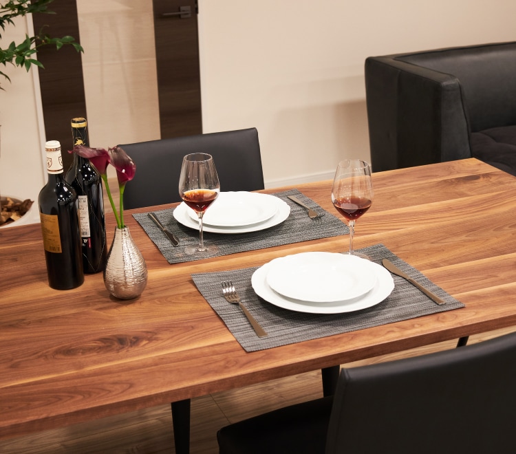 VOTE DINING TABLE3